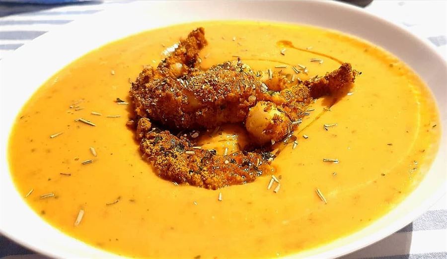 Vellutata con croccante alle erbe